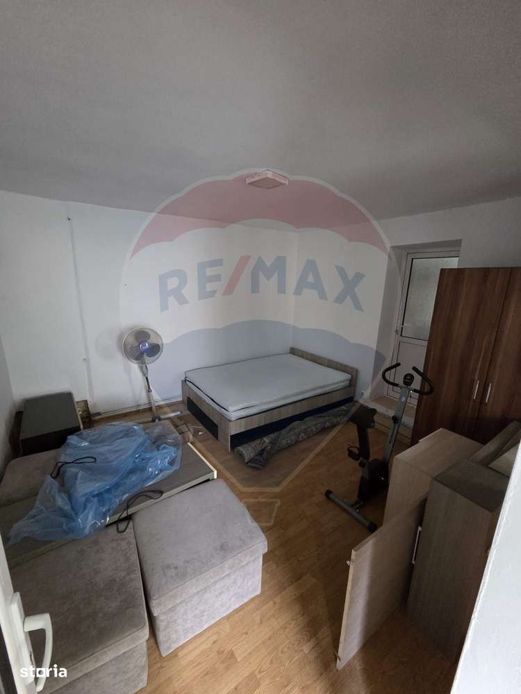 Ansamblu casa de locuit, hala productie ,spatiu de birouri si teren-4