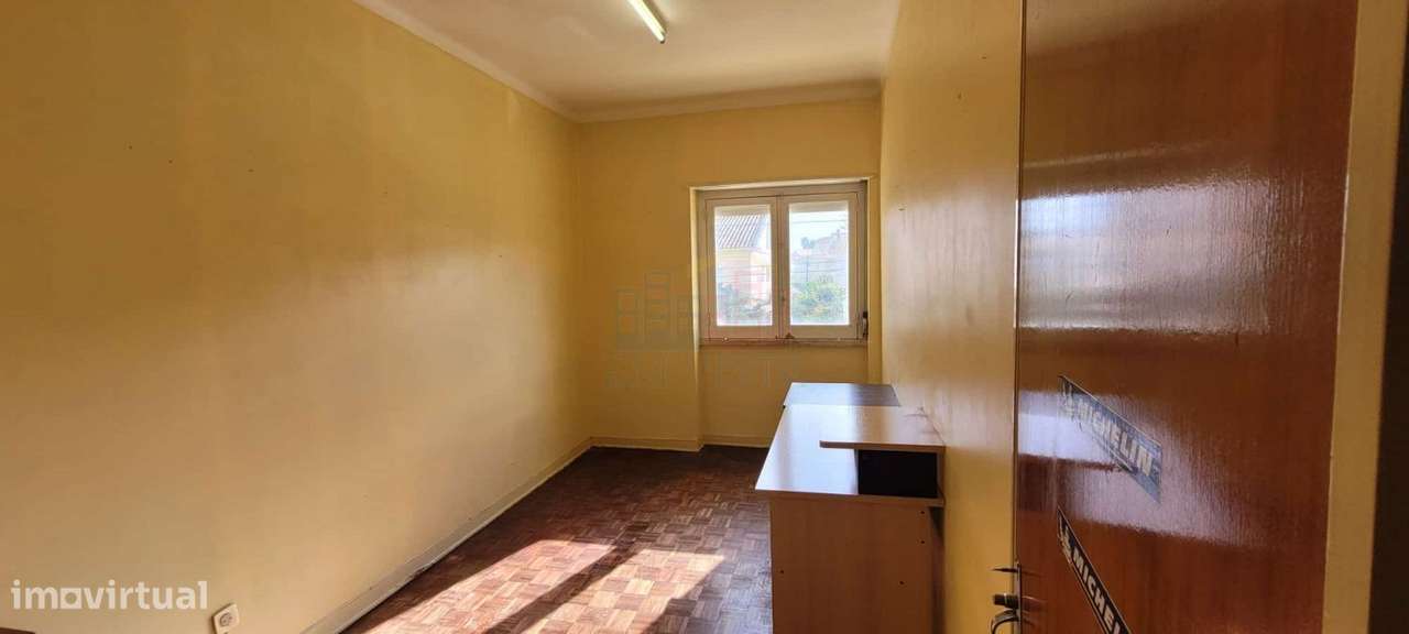 Centro Mem Martins - T4 para remodelação-43