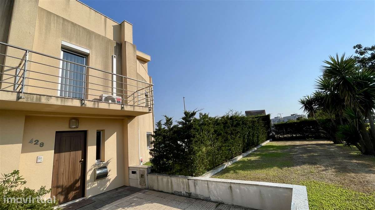 Moradia T4-Póvoa de Varzim-Centro-Acessos-2 Garagens Fechadas-27