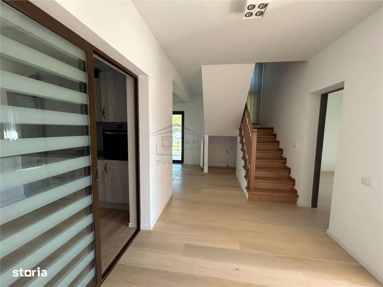 Casa 220 mp | 4 dormitoare | 10-30 ari teren | Patrauti  C-5908-0