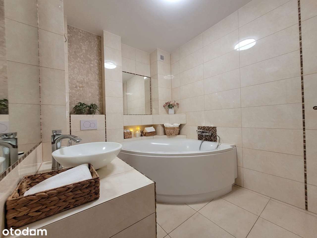 Mieszkanie IDEALNE 73m2 3 pokoje 1 piętro Garaż Winda Duży BALKON-12