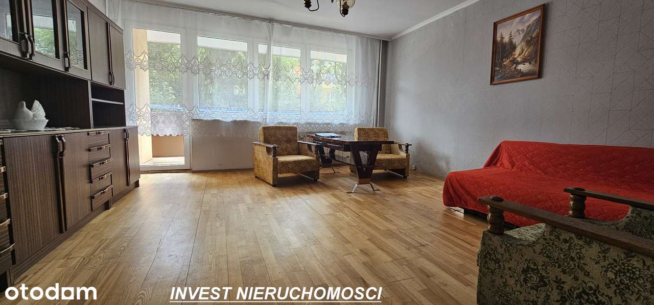 *Kupujący nie płaci prowizji*Trzy pokoje, balkon, pierwsze piętro*