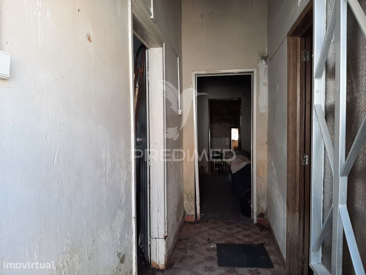 Moradia T2 para reconstrução com quintal. - Grande imagem: 2/11