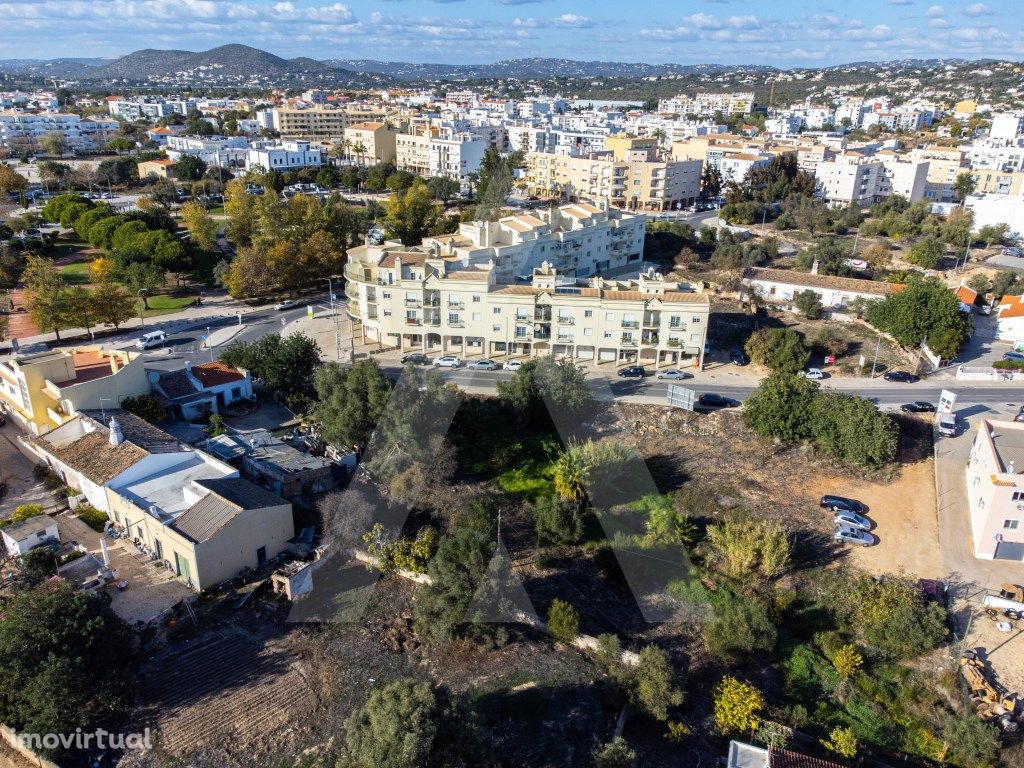 Terreno situado no centro de Almancil para construção de ...