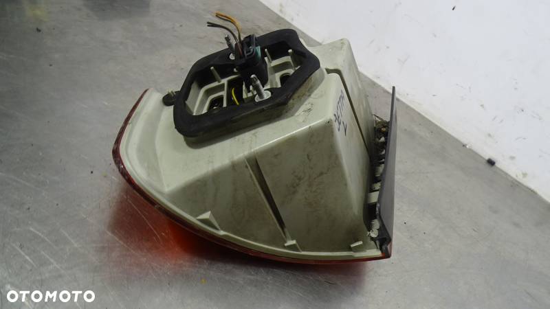 LAMPA LEWA TYLNA VOLKSWAGEN JETTA V 1.9TDI 1KD945095 - 7