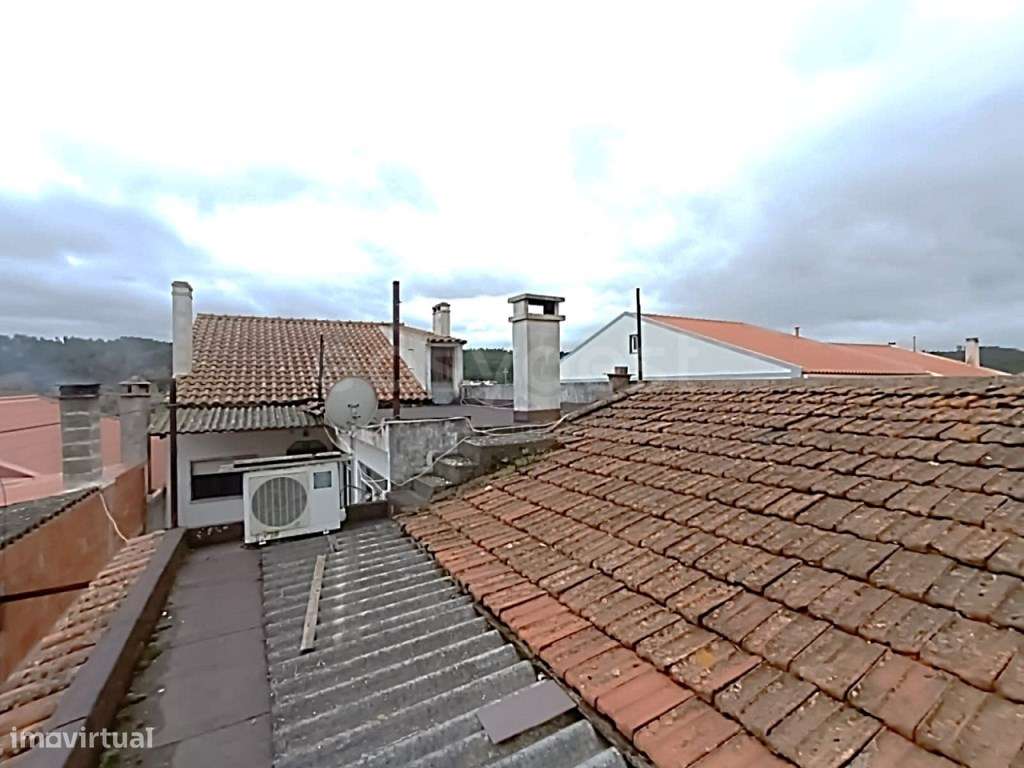 Fantástica moradia com 2 pisos, anexos e comercio-23