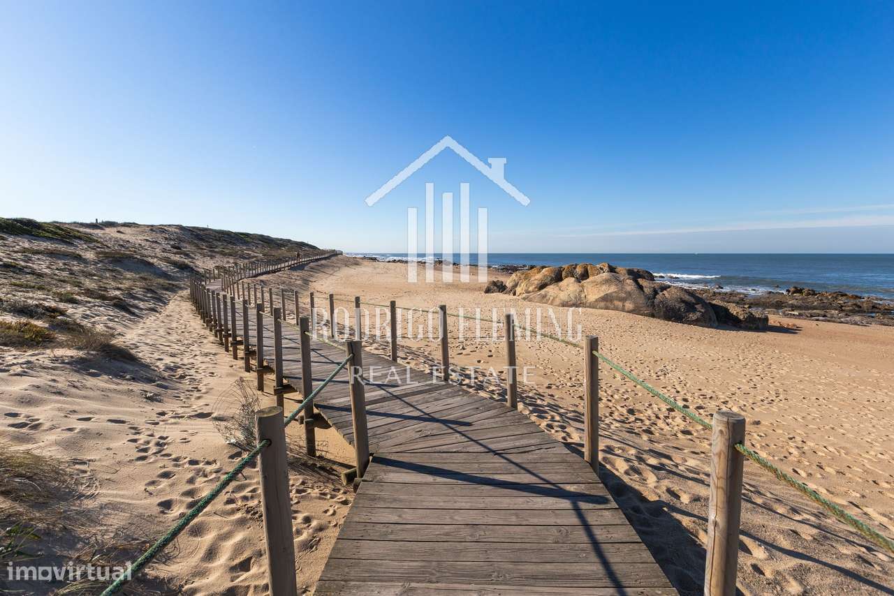 Moradia T4 com Jardim e Vista Mar - MIRAMAR-32