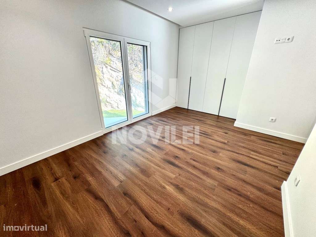 Moradia T3 em condomínio Fechado no centro de Leiria.-13