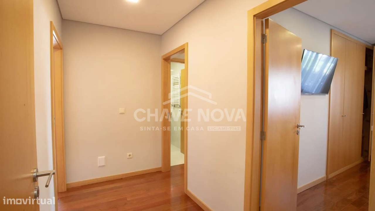 Excelente Apartamento T3 com Terraço em Oliveira do Douro,-14