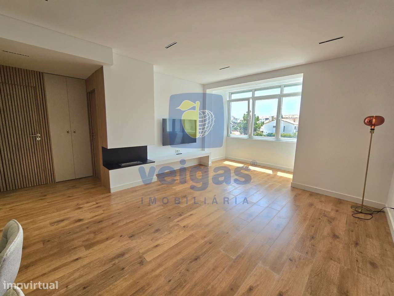 Apartamento renovado com 1 quarto em Charneca de Caparica-5