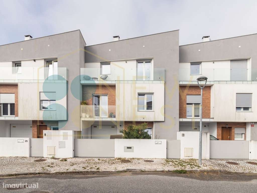 Moradia T4 com piscina e garagem nas Manteigadas | Setúbal-53