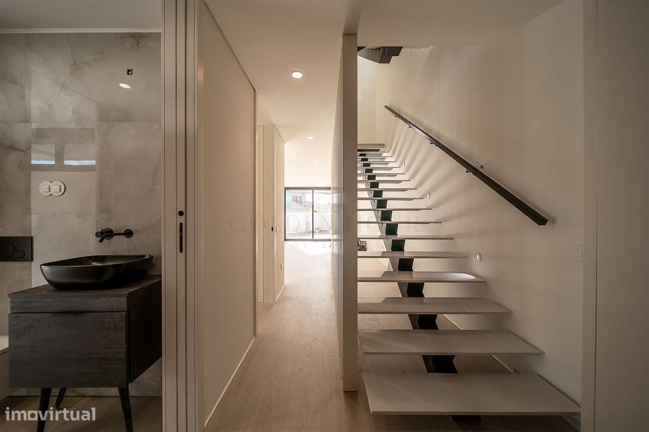 Moradia T5 de Luxo na Praia da Madalena - Grande imagem: 3/21