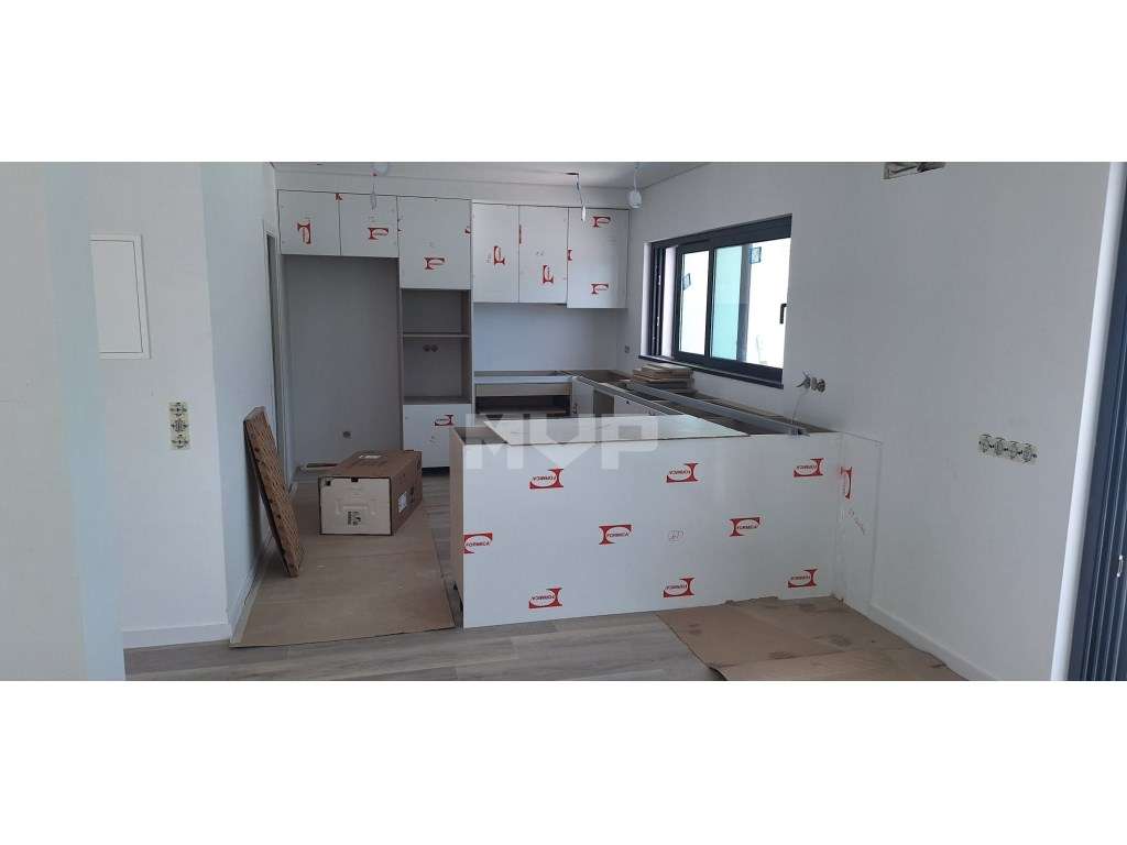Moradias V3+1 com piscina | Gambelas - Design contemporâneo-8