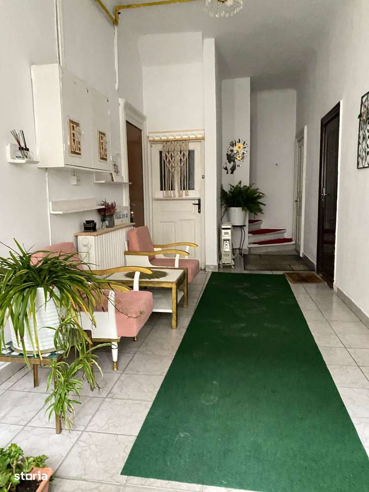 De Vanzare Vila Interbelica, 8-10 Camere, Romana - Zodiac-0