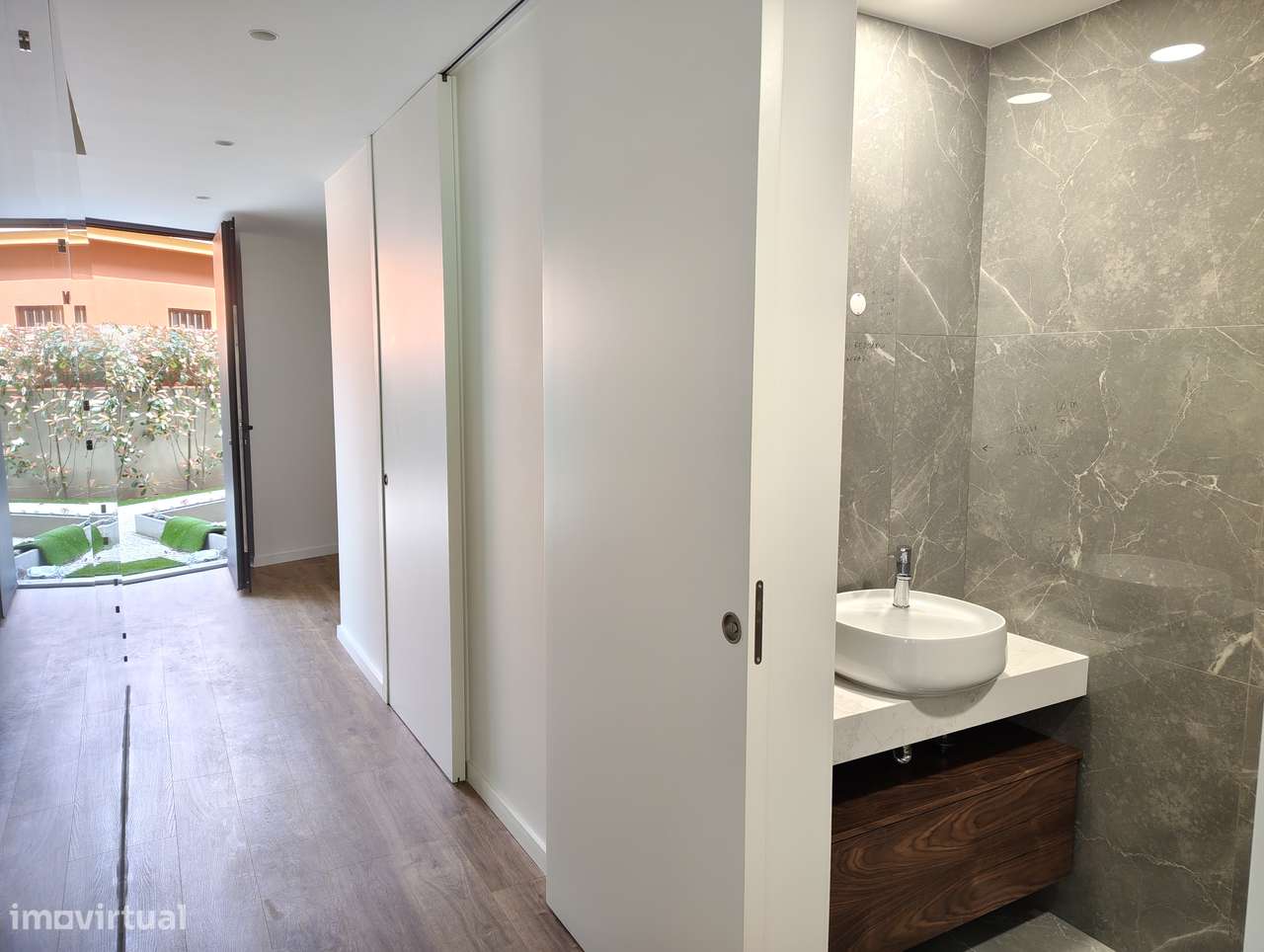 Moradia T4 com piscina, garagem e jardim em Canidelo-11