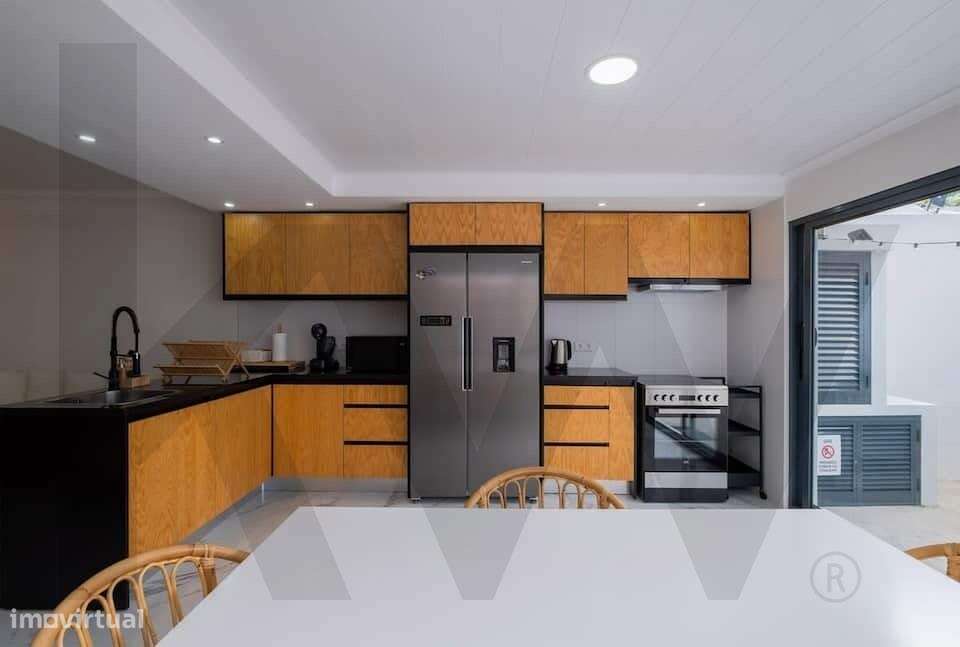 Moradia T5 com Licenciamento de Alojamento Local no Centro de Ponta De-5