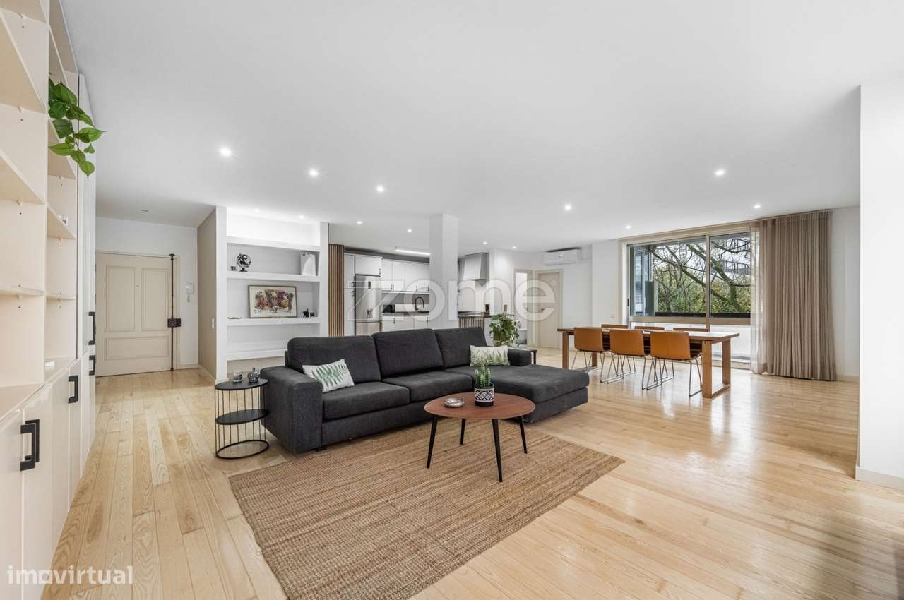 Apartamento T2 renovado | Garagem box | Campo Alegre - Grande imagem: 4/27