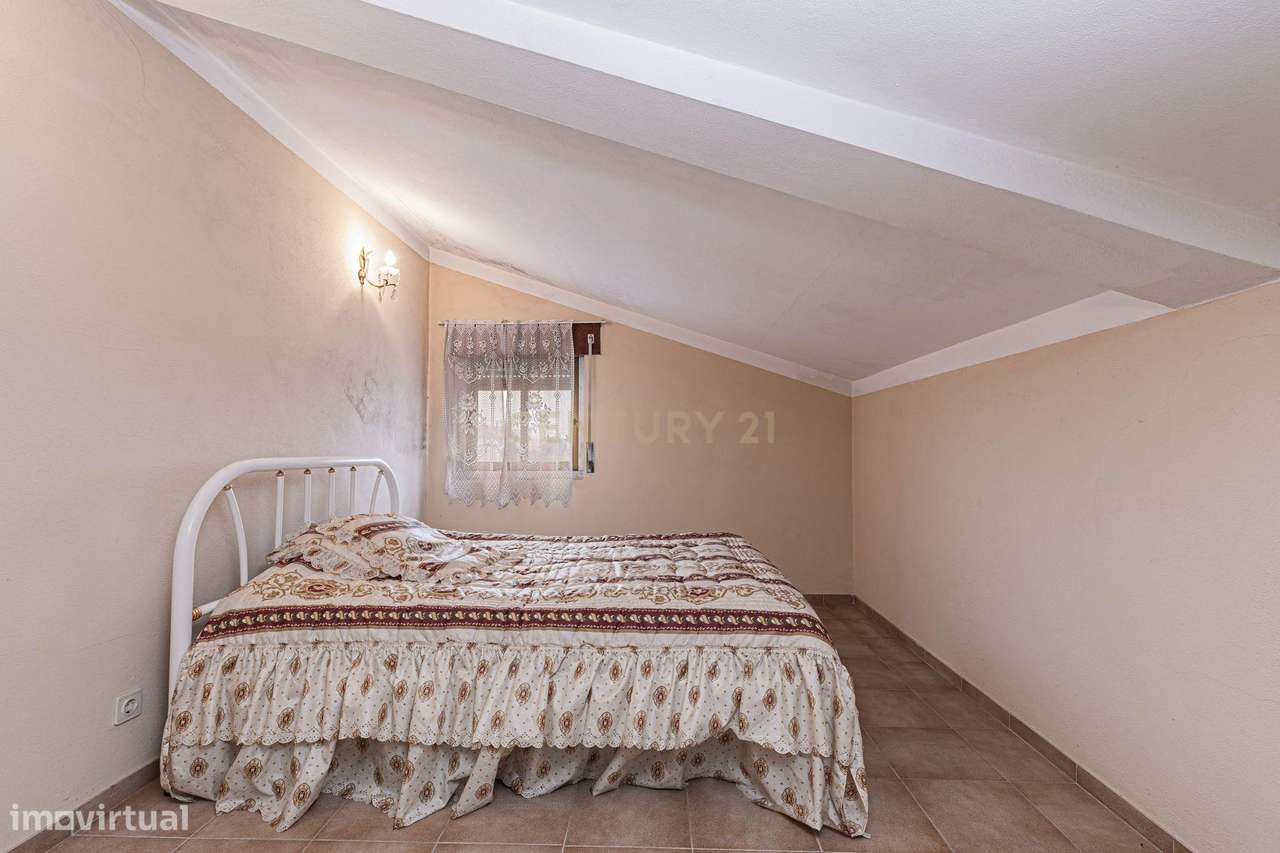 Excelente Moradia T3+4 em Fernão Ferro duas garagens-18