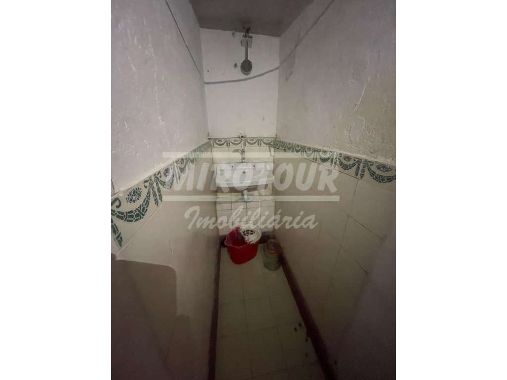 Loja situada em Santiago do Cacém-13