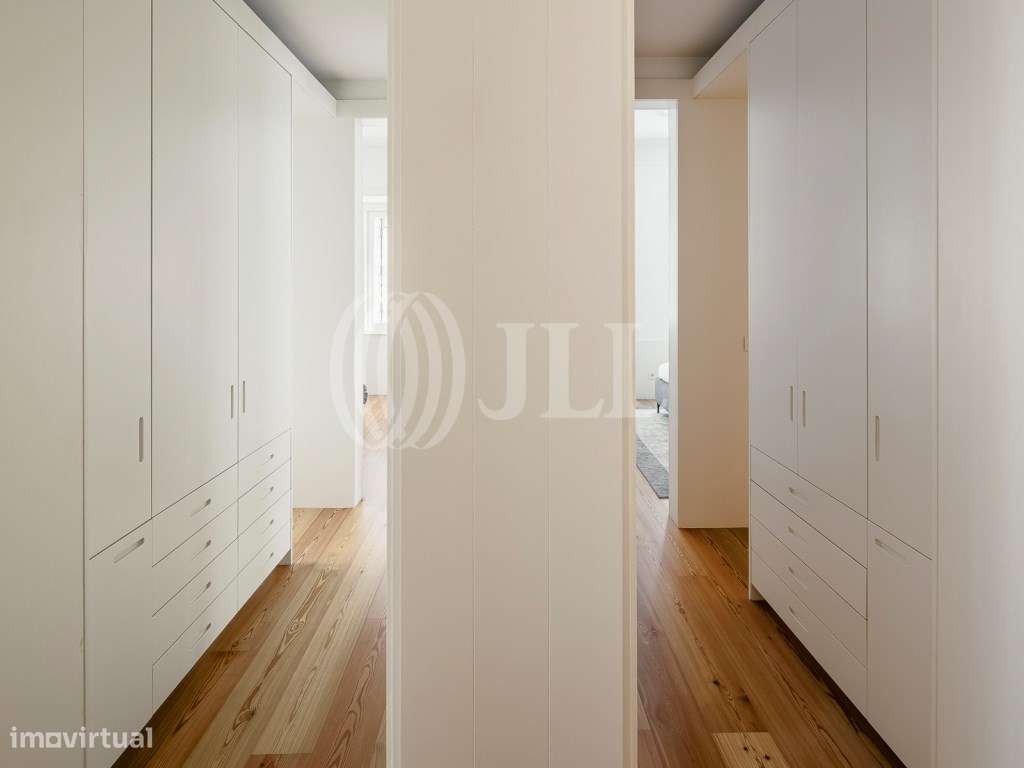 Apartamento T3+2 com jardim, em pleno Castelo, Lisboa-43