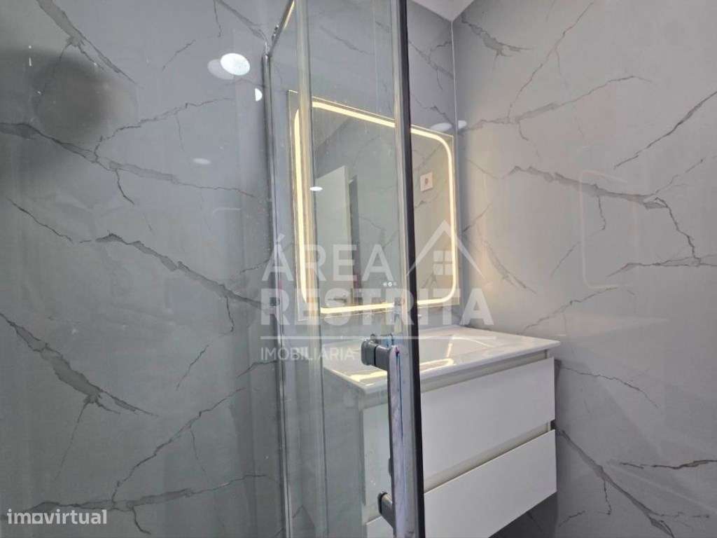 Apartamento T4, totalmente remodelado, na Cruz de Pau-8