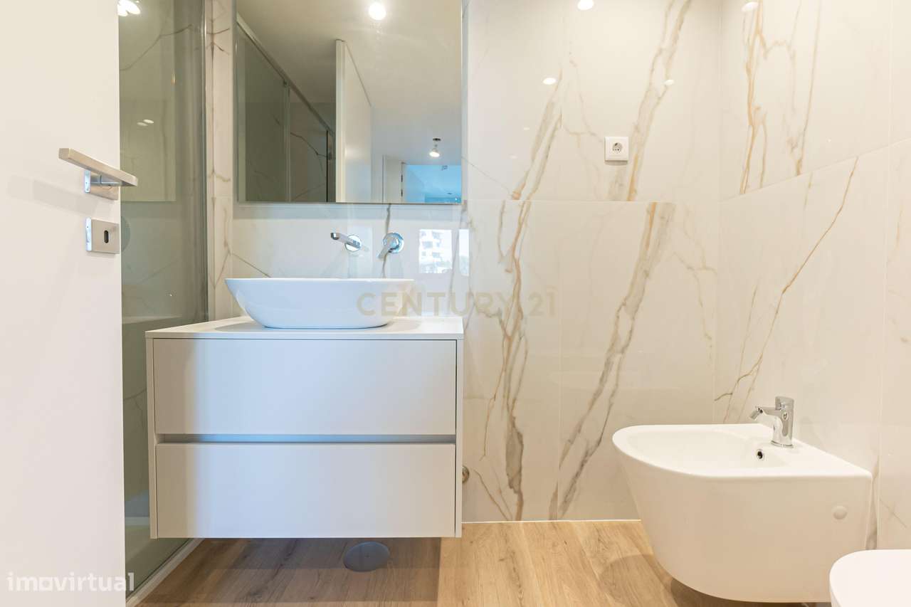 T1 Novo a Estrear com Terraço de 200m² | Ollea Village | Garagem - Grande imagem: 2/5