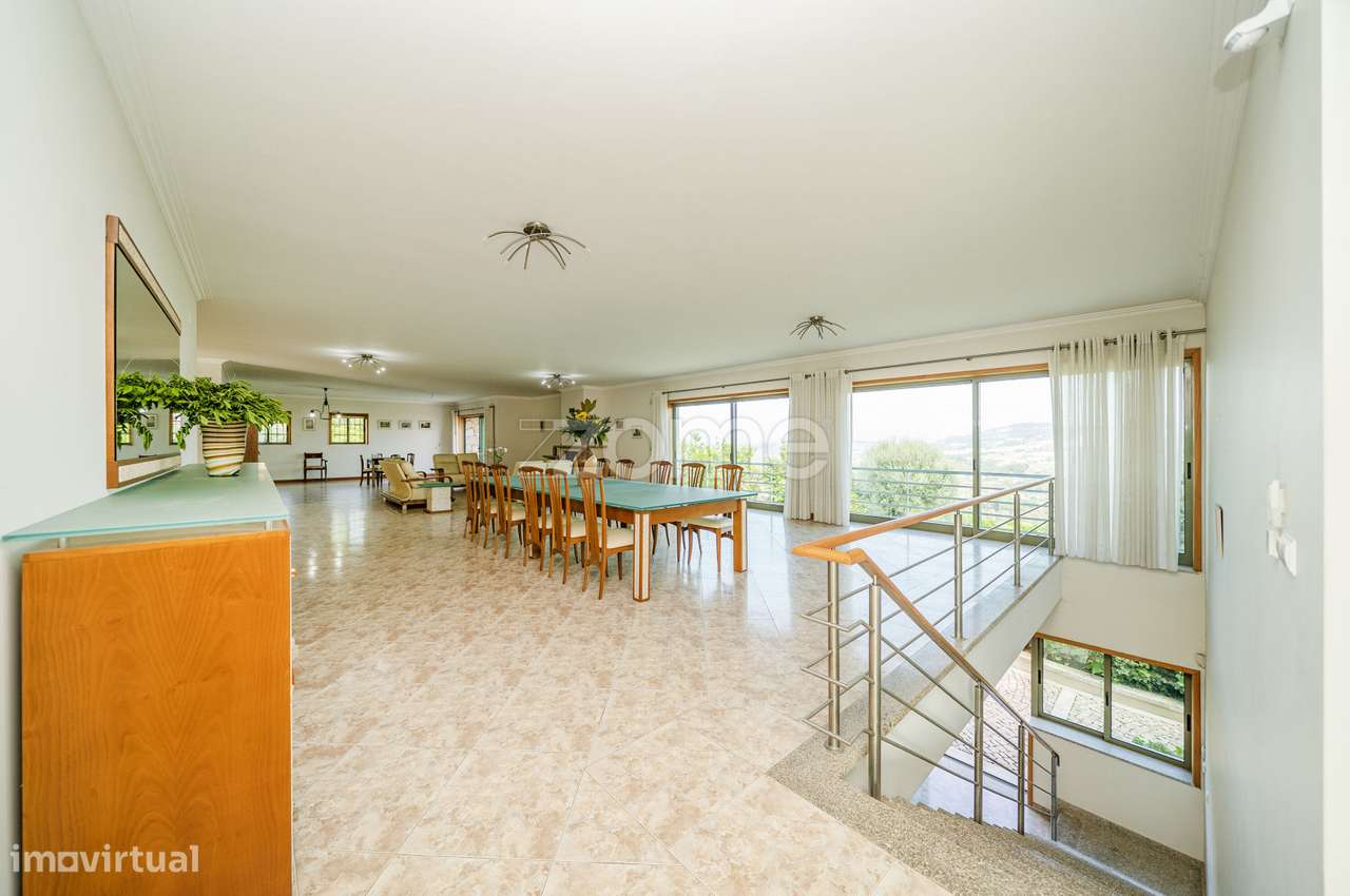 Moradia Imponente com 6 Suítes e Vistas Panorâmicas – Gondizalves, ...