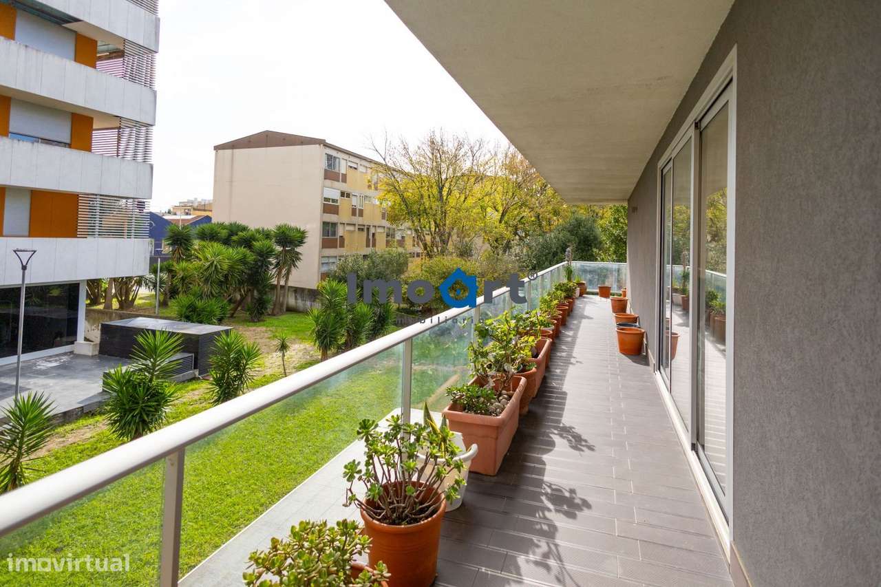 T2 RENOVADO COM VARANDA EXCECIONAL NA PRELADA !-49