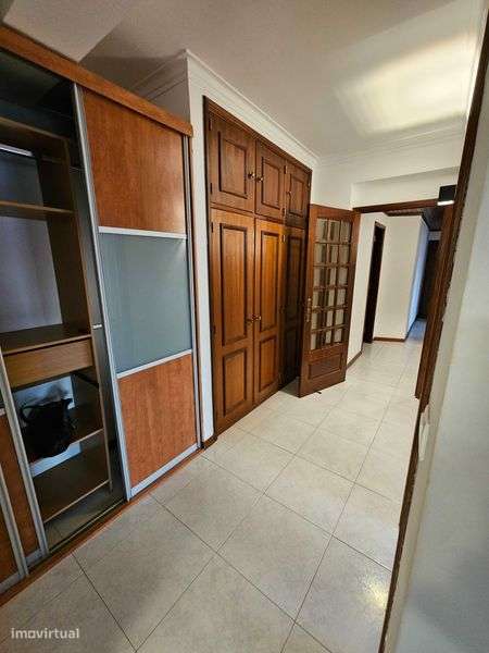 T2 espaçoso; 2 min estação M.Martins - Grande imagem: 5/12