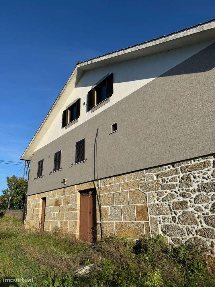 Moradia T5 em Beiral do Lima com terreno-7