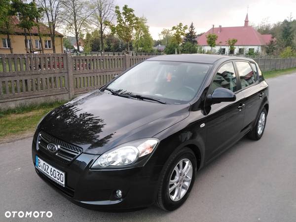 Kia Ceed Cee'd 2.0 crdi Comfort + - 5