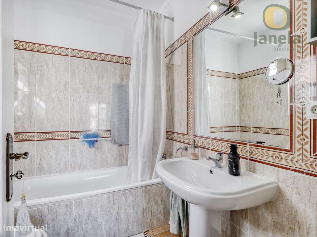 Moradia T3 com Garagem e Piscina no Vila Sol-22