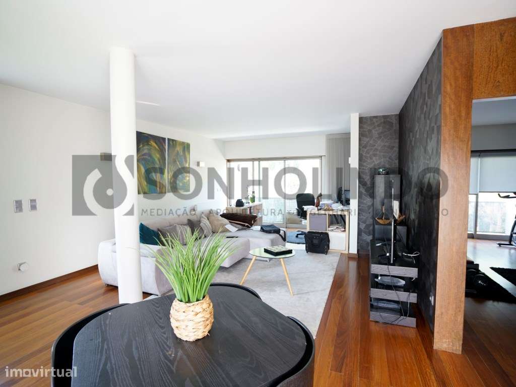 Moradia T4 com piscina de 3 frentes com excelentes áreas, tanto a n...-16