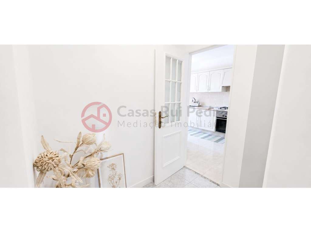 Apartamento T2 Remodelado em 2015 com Excelentes Áreas e Localizaçã...-27