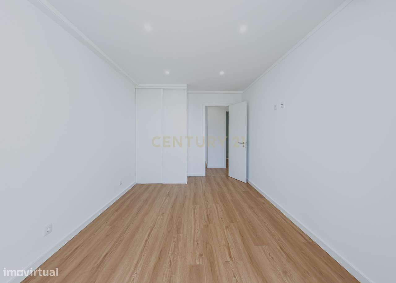 Apartamento 3 assoalhadas, remodelado com acabamentos de charme, situa-11