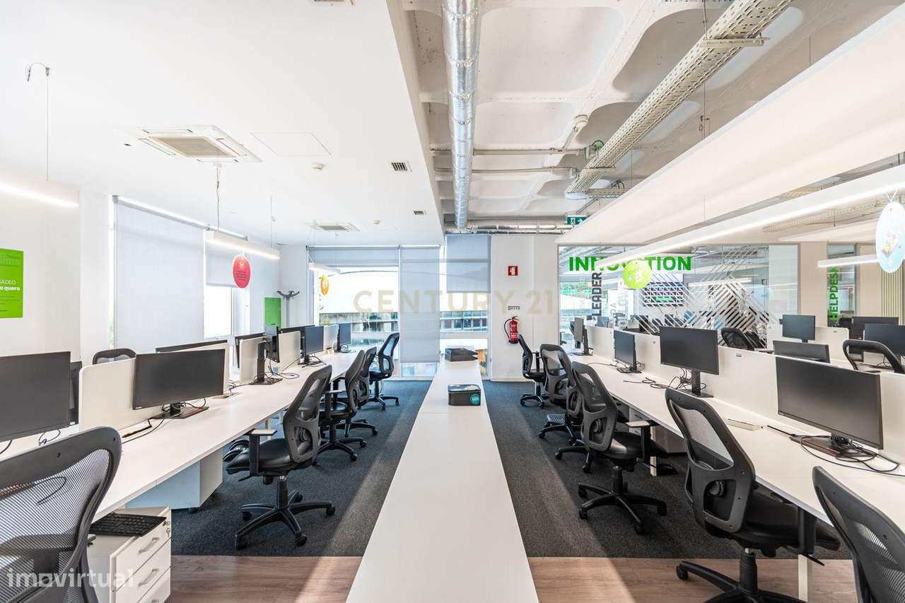 Edifício de escritórios moderno em Carnaxide, Oeiras-15