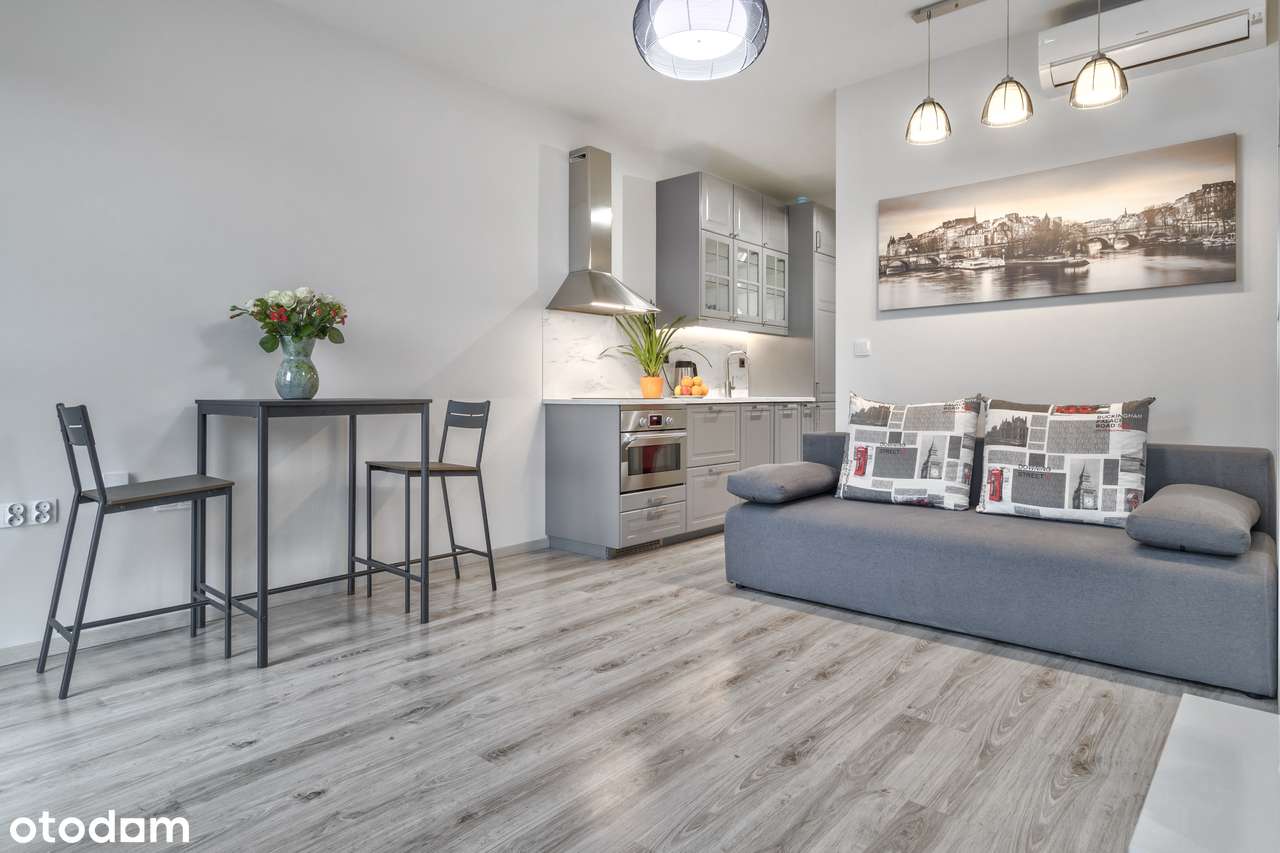 Bez prowizji! Wykończona kawalerka | Widok na Stadion Narodowy-1