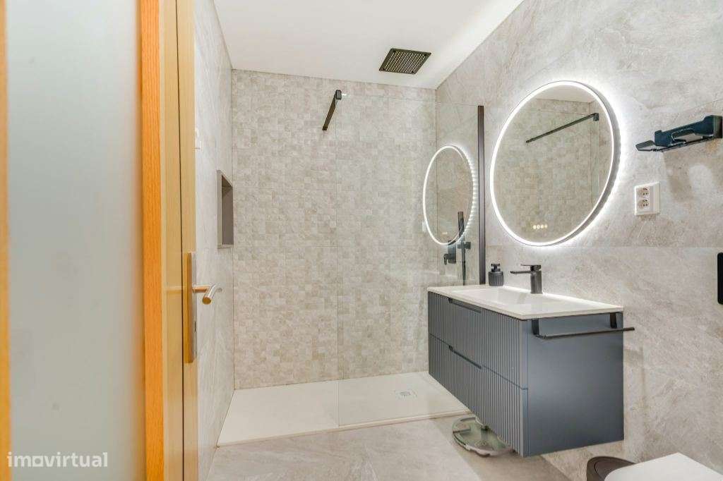 T4 de Luxo remodelado com 225 m², 2 Parqueamentos e Excelente Local...-19
