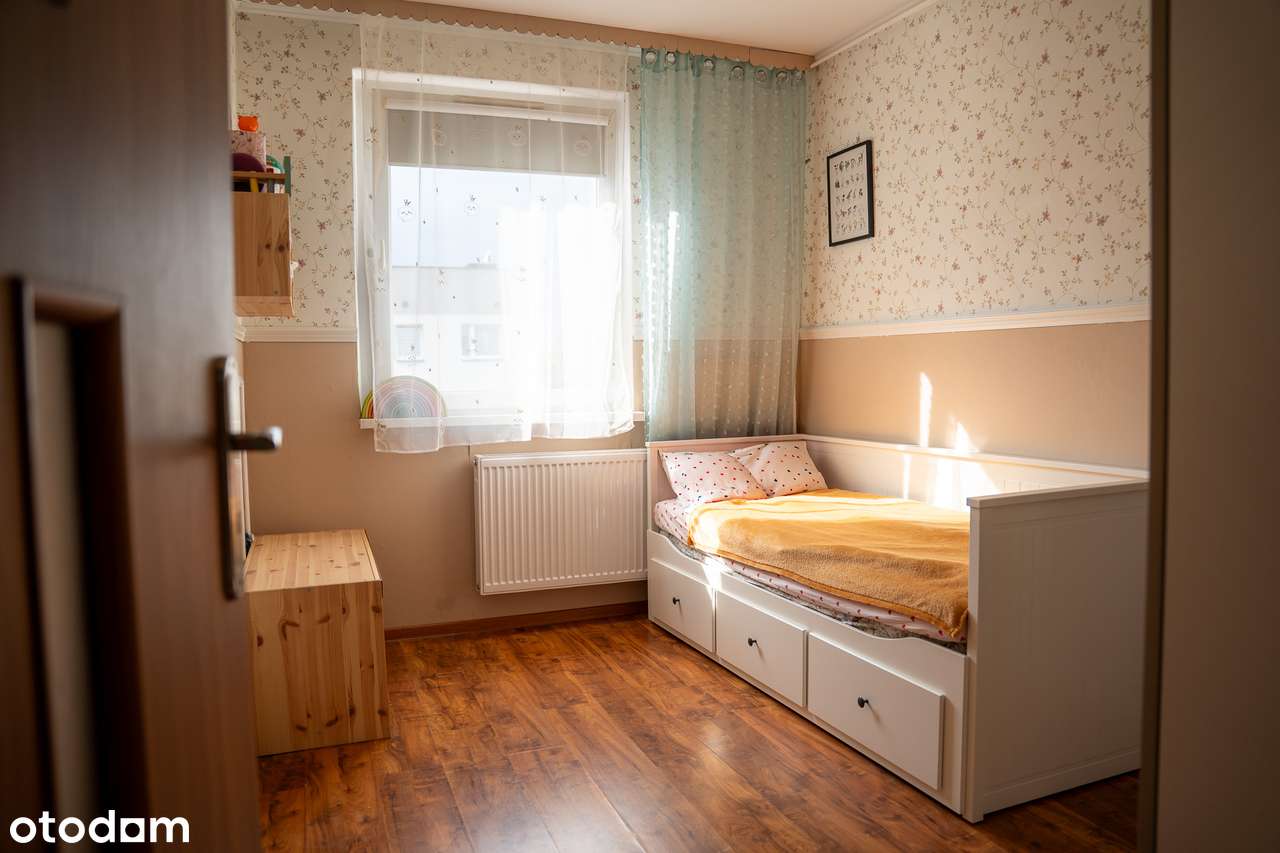 Przytulne i przestronne 4-pokojowe mieszkanie w centrum Radlina!-1