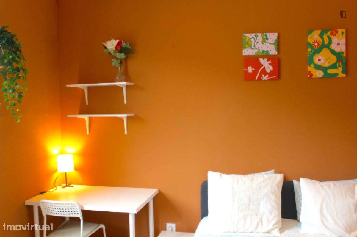 Quarto - localizado em Paranhos Porto - Grande imagem: 5/7