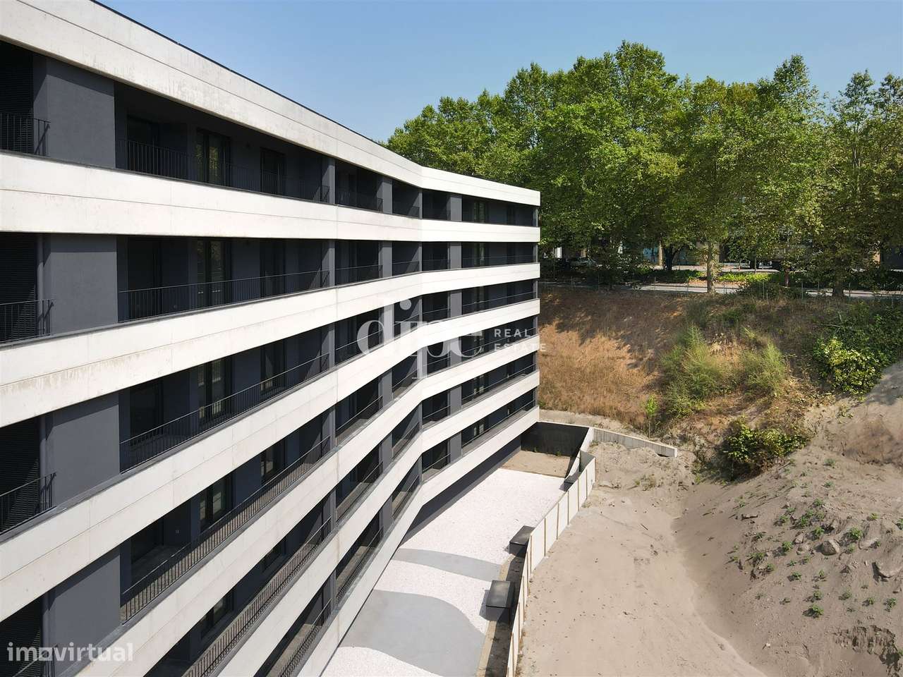 Apartamento T2 por estrear no centro de Guimarães para arrendar - Grande imagem: 3/25