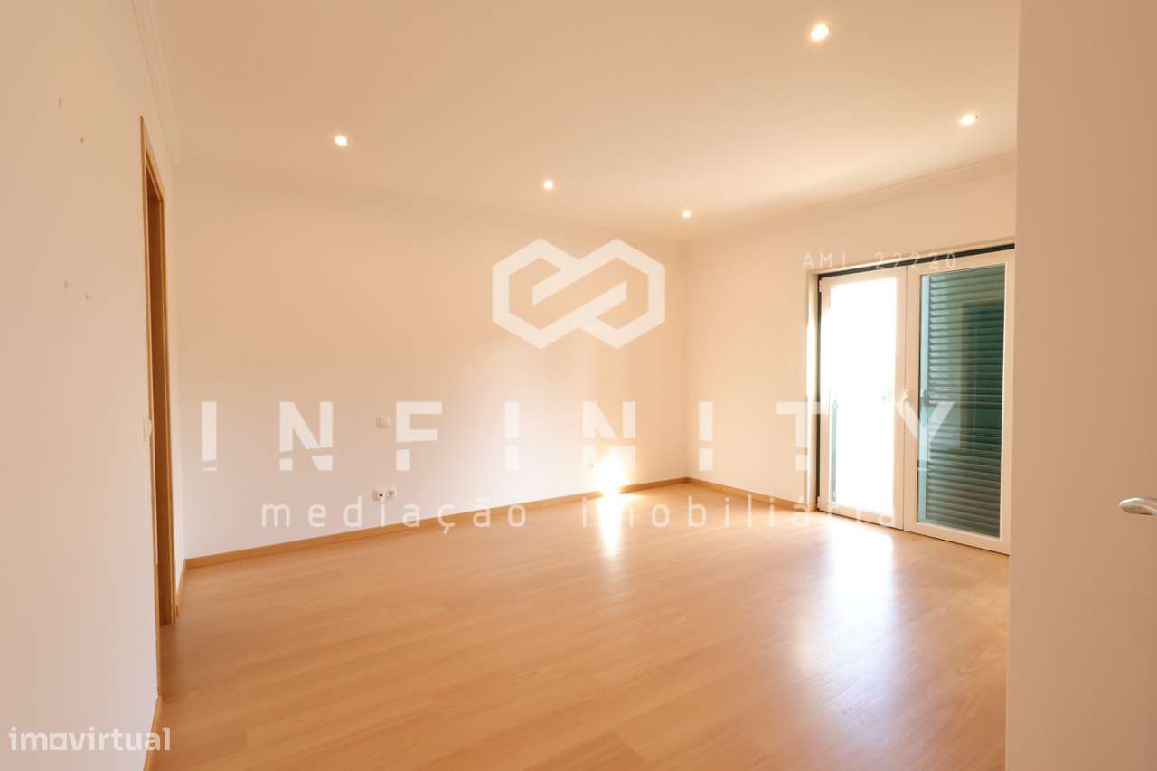 Moradia independente T4-26