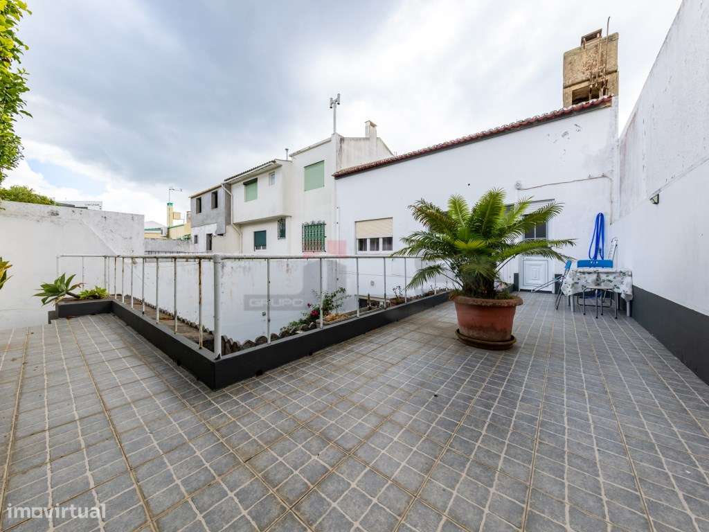 Moradia c/ Licença AL e Garagem junto à Av. Marginal - Ponta Delgada-43