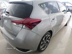 Toyota Auris 1.8 HSD Comfort +P.Sport+Navi - 11