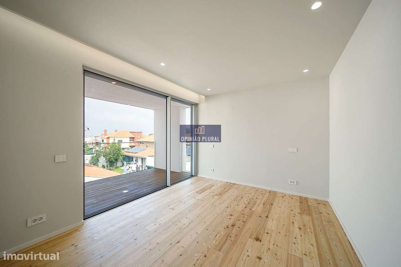 Espaçosa Moradia T4 com Escritório e Piscina - Pronta a Habitar-15