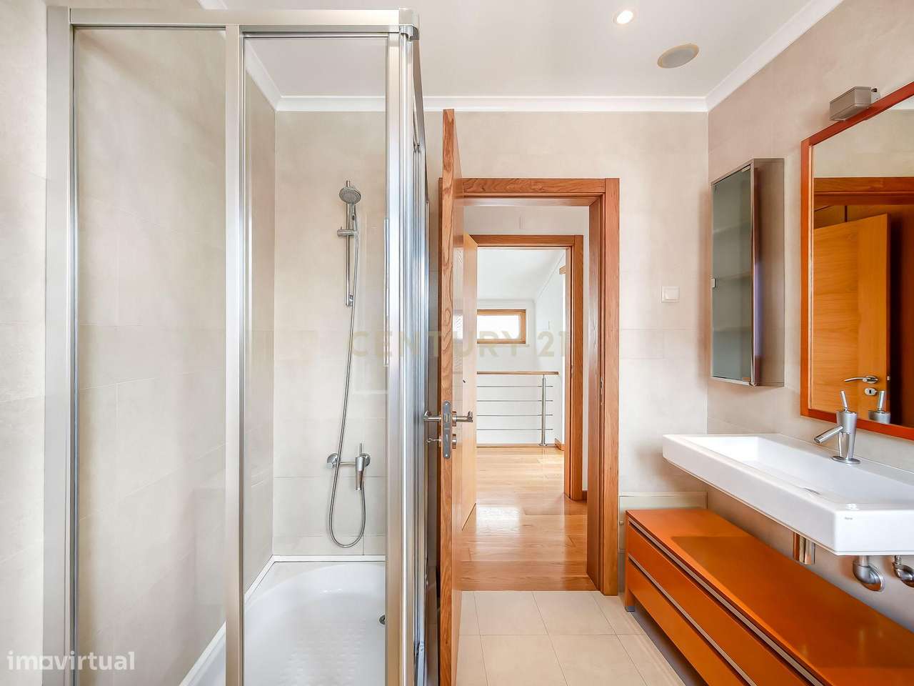 Moradia T5+1 com Piscina Privada a 8 Minutos a Pé do King's College |-37