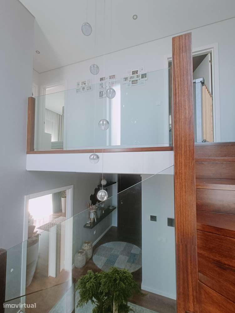 Exclusiva Moradia T4 de 4 Frentes no Centro da Maia - Grande imagem: 2/37