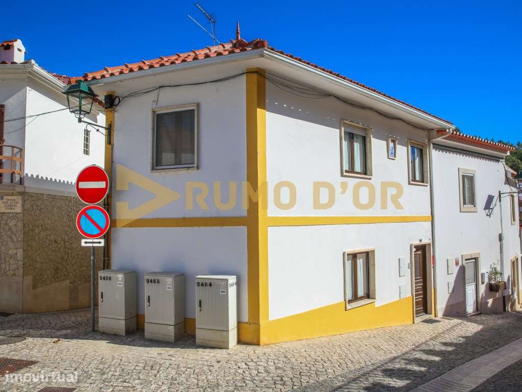 Moradia T2 - Centro de Alenquer - Luminosa e Pronta a Habitar-0