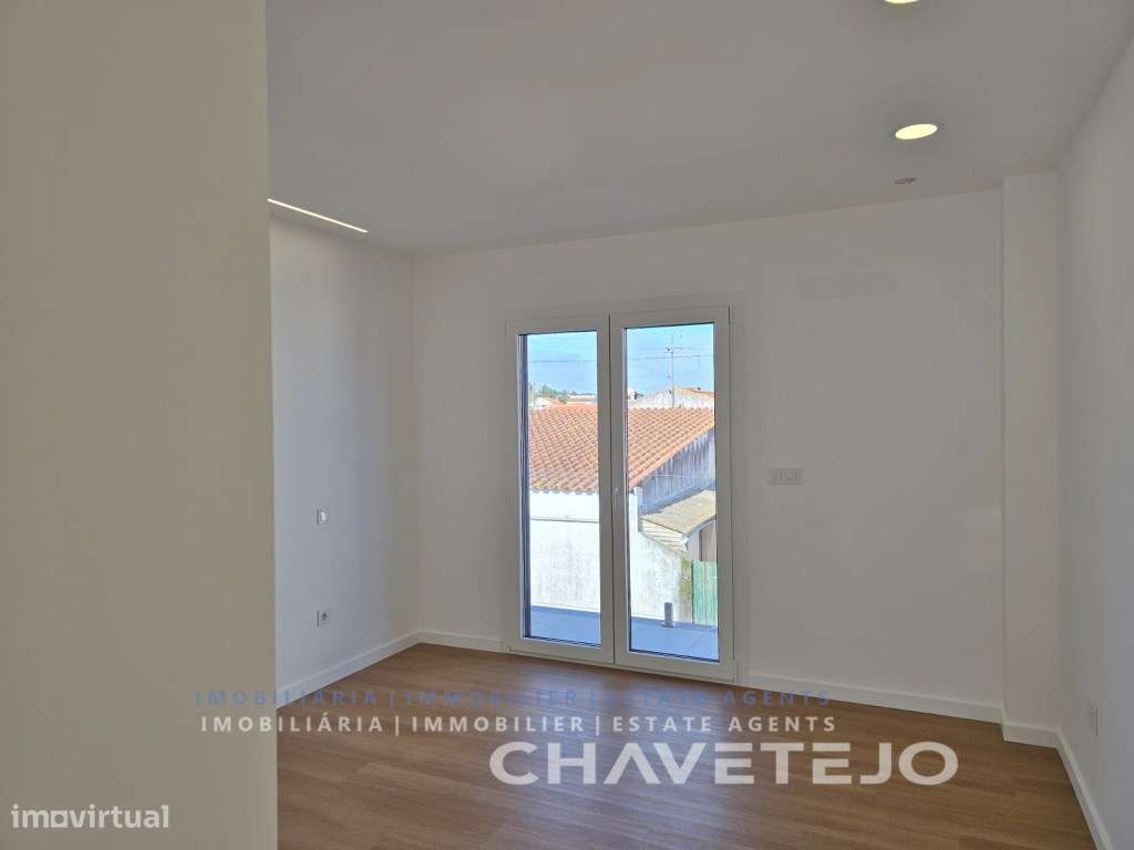 Moradia T4 Moderna c/ Garagem, estilo e Conforto a um Passo de Tomar-30
