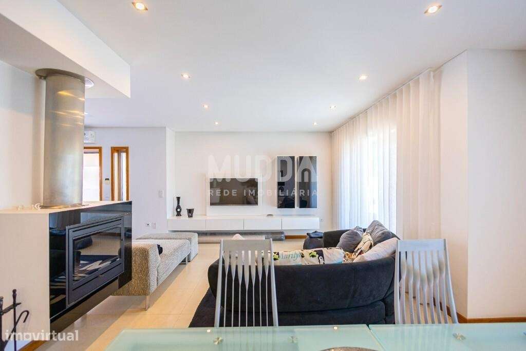 Excelente moradia geminada T4 em Santa Maria da Feira-8